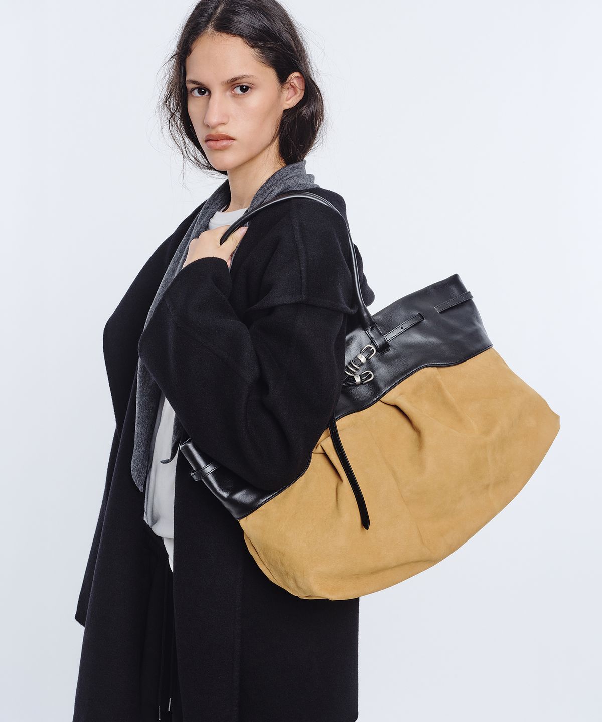 마지셔우드(MARGESHERWOOD) SOFT GRANDMA LAYERED BAG_camel naked