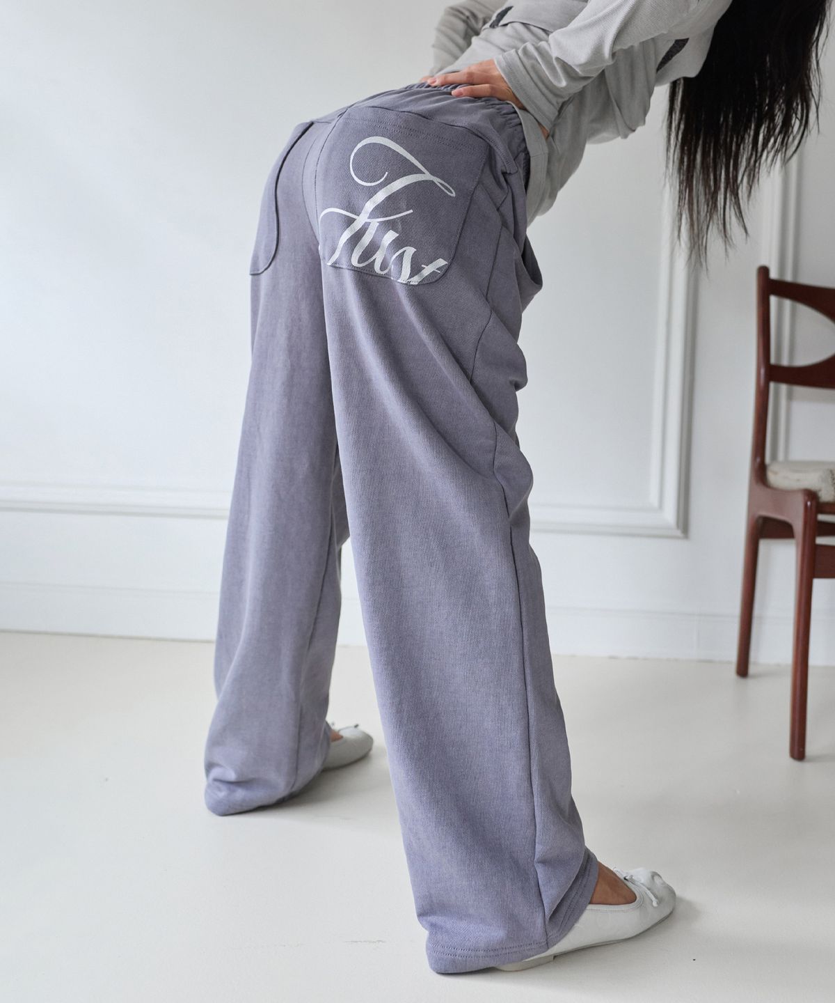 포르테나(PORTERNA) SILVER GLITTER PIGMENT SWEAT PANTS-ASH PURPLE