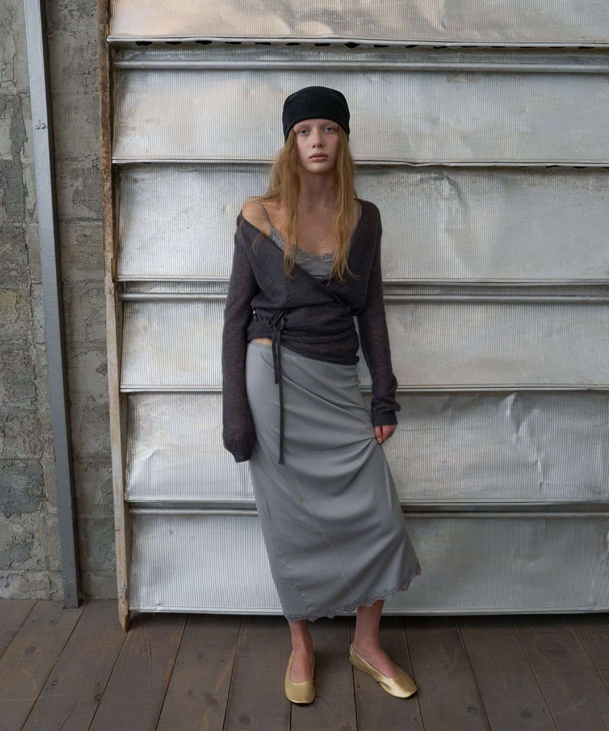 포에토(FOETO) Rosette lace skirt - greyish blue