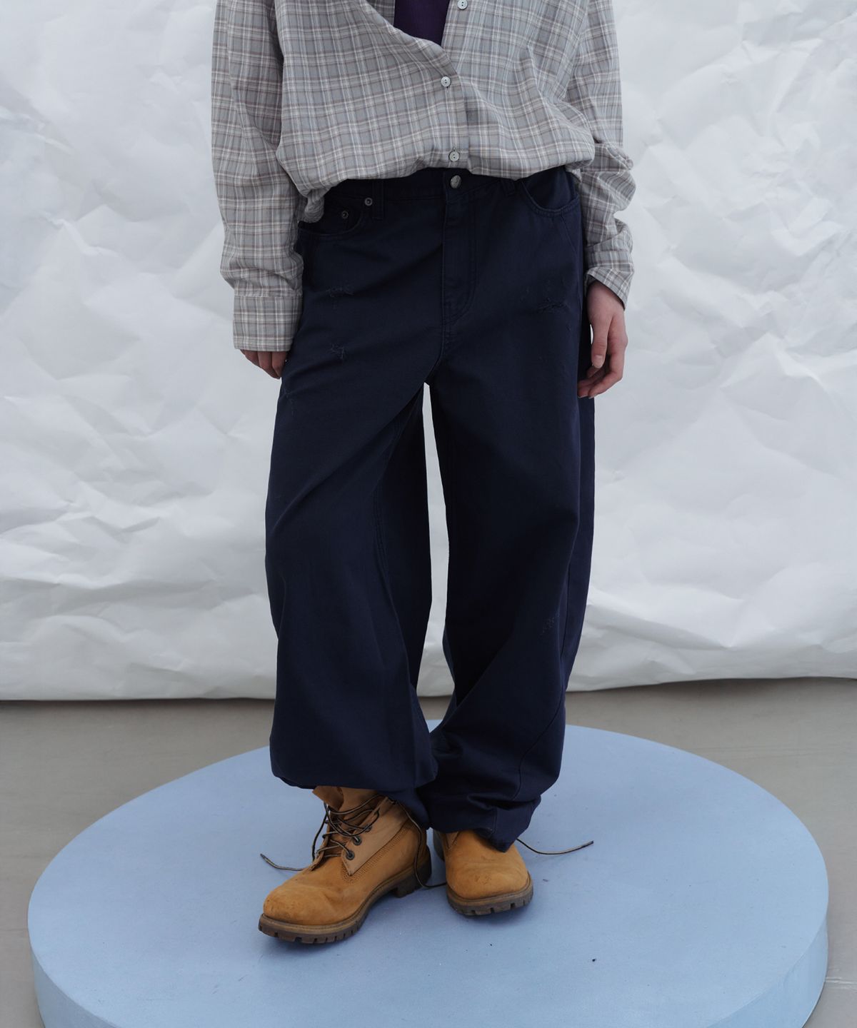 포에토(FOETO) Cationic curved navy pants
