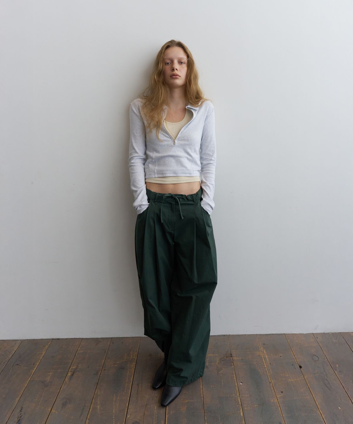 포에토(FOETO) Legacy cotton pintuck pants - green