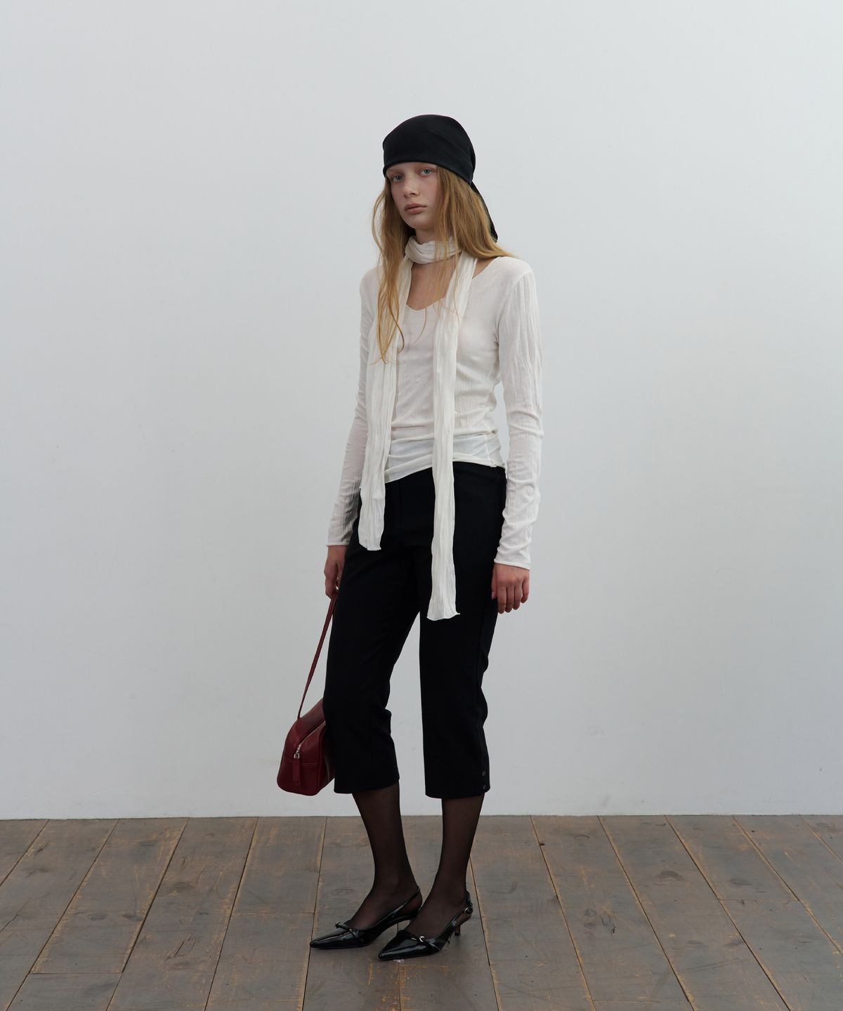 포에토(FOETO) Wool button capri pants - black