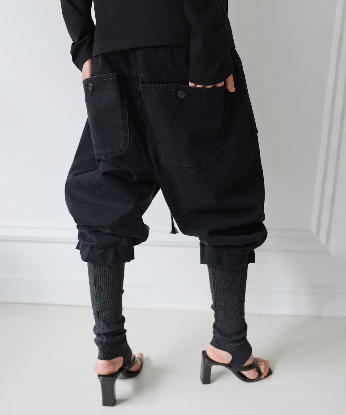 포르테나(PORTERNA) KNITTED LEG WARMER COTTON SARROUEL PANTS-BLACK