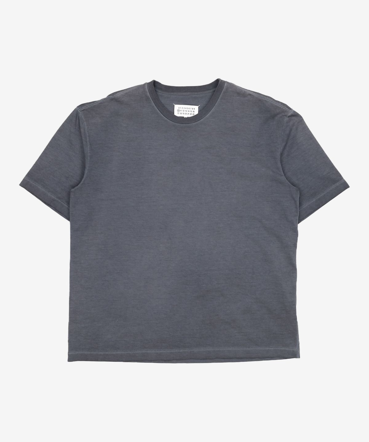 메종 마르지엘라(MAISON MARGIELA) 오버사이즈 GMT 다이 반소매 티셔츠 - 앤트러사이트 / S50GC0646S23883855 46