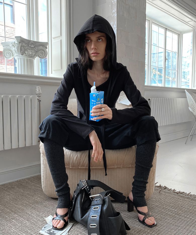 HOODIE SCARF RAW CUT T-SHIRT-BLACK