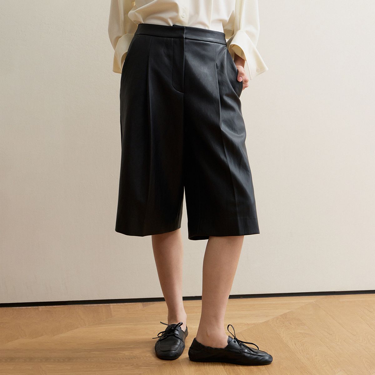 퍼블리카엑스(PUBLICKA X) VESPER HALF PANTS BLACK