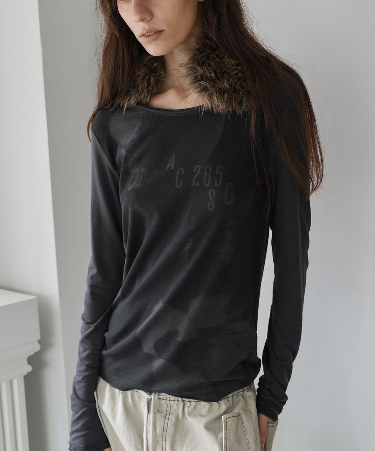 포르테나(PORTERNA) RAW CUT BLUR GRAPHIC LONG SLEEVE T-SHIRT-CHARCOAL