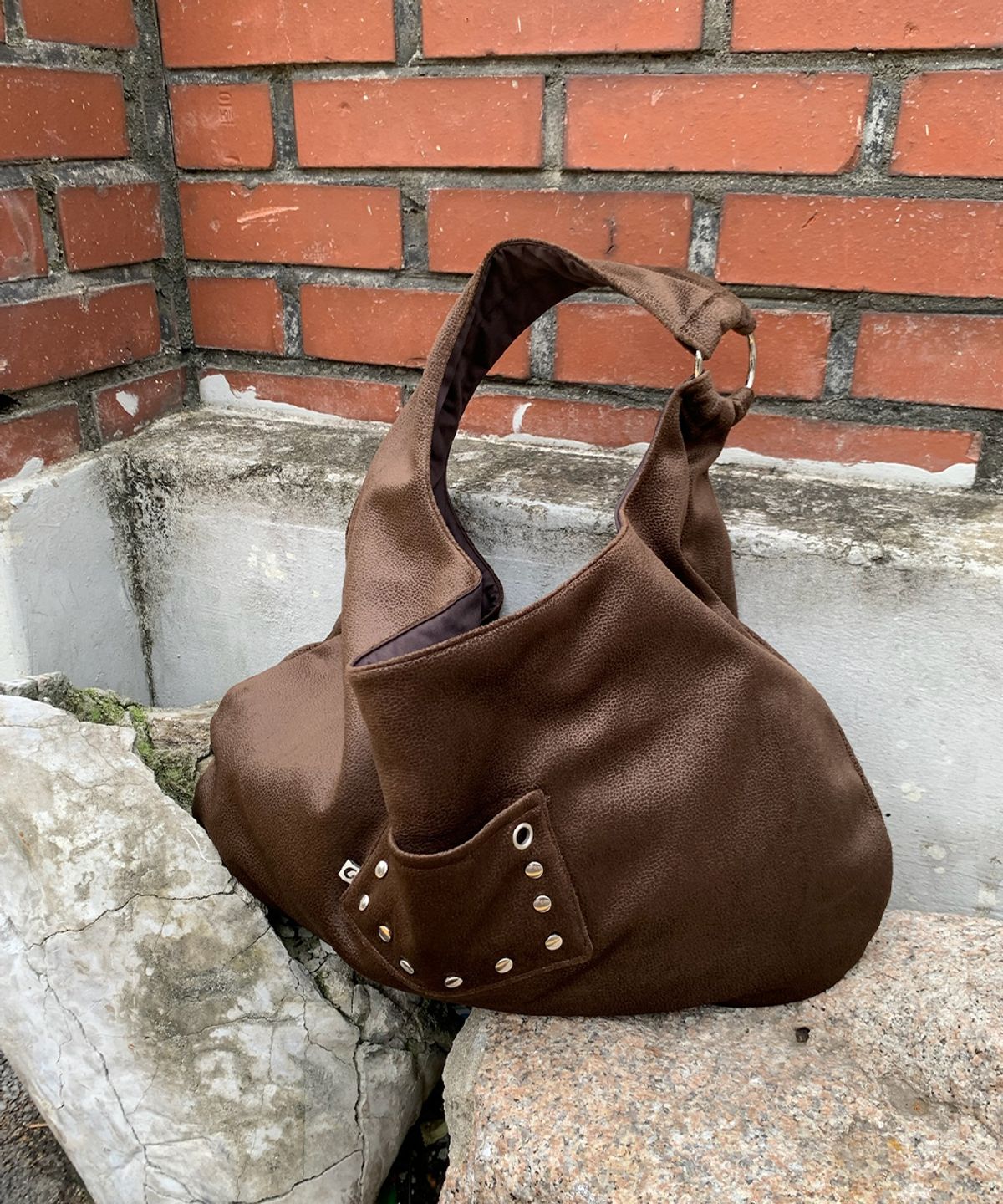 무니쉬(MOONISH) Dune Stud Pocket Bag - Dark Brown