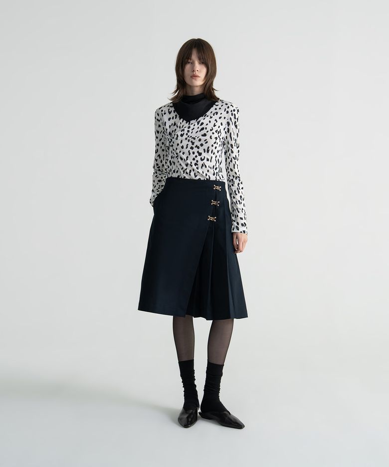 METAL HOOK PLEATS SKIRT - DARK NAVY