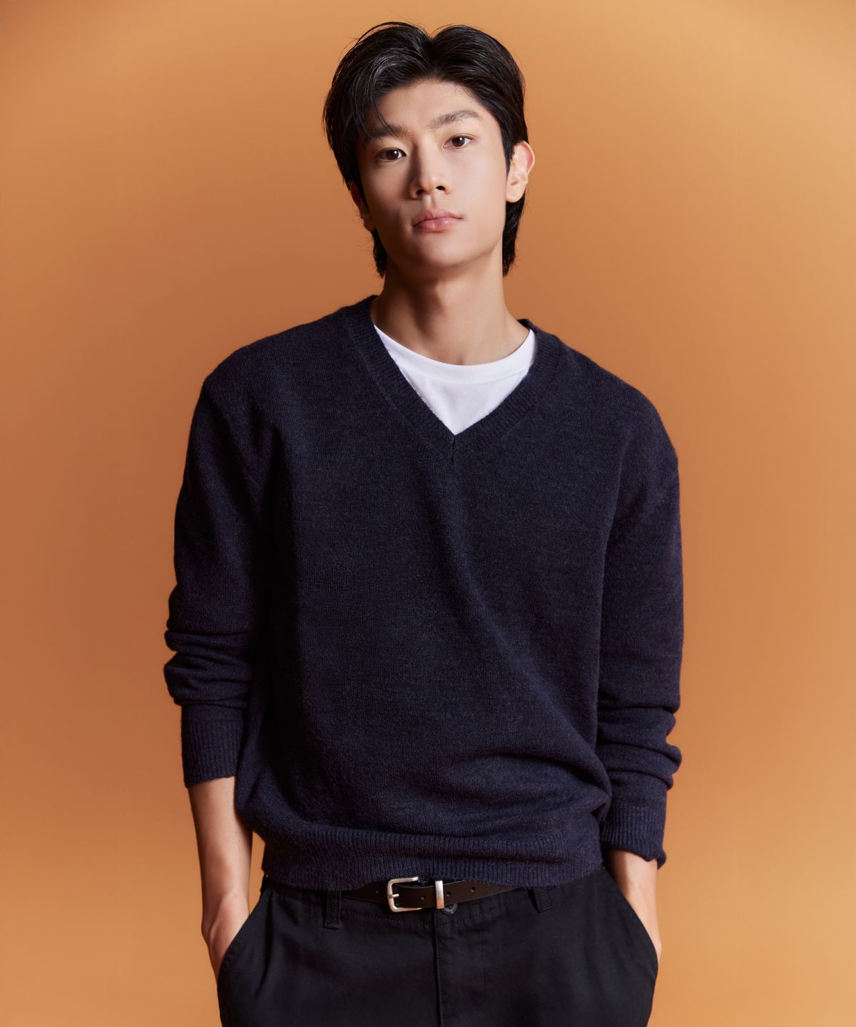 스파오(SPAO) [소프트얀] 헤어리 브이넥 스웨터_SPKWG4TC02