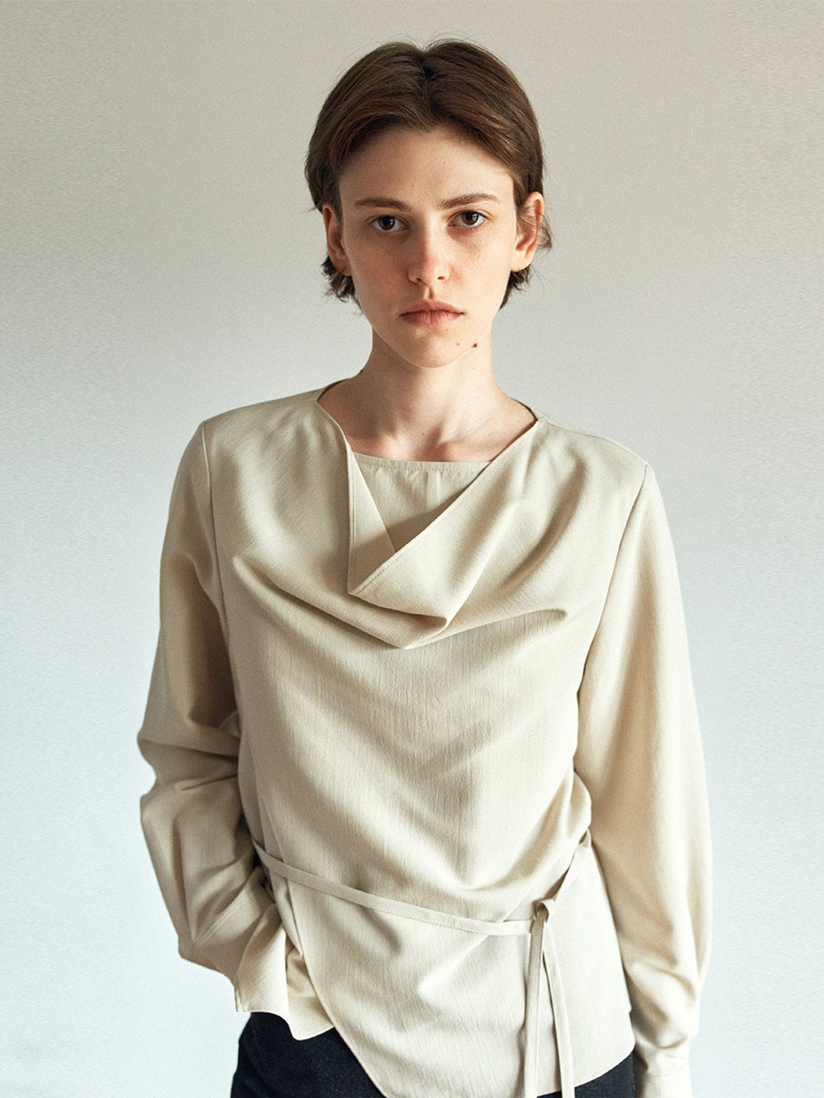 헌치(HUNCH) Cowl-Neck Layered Tie Blouse