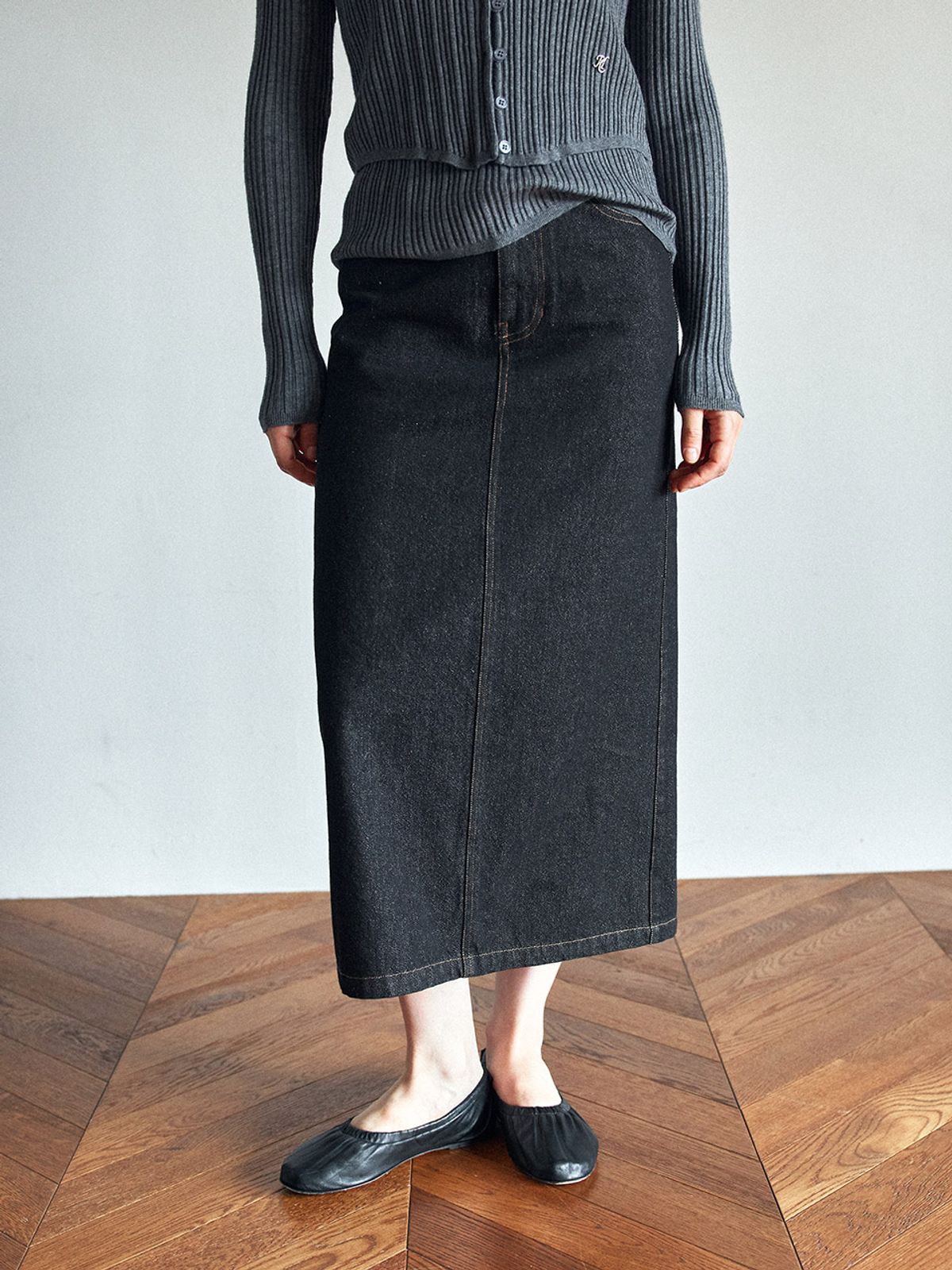 헌치(HUNCH) Non-Fade Black Indigo H-Line Skirt