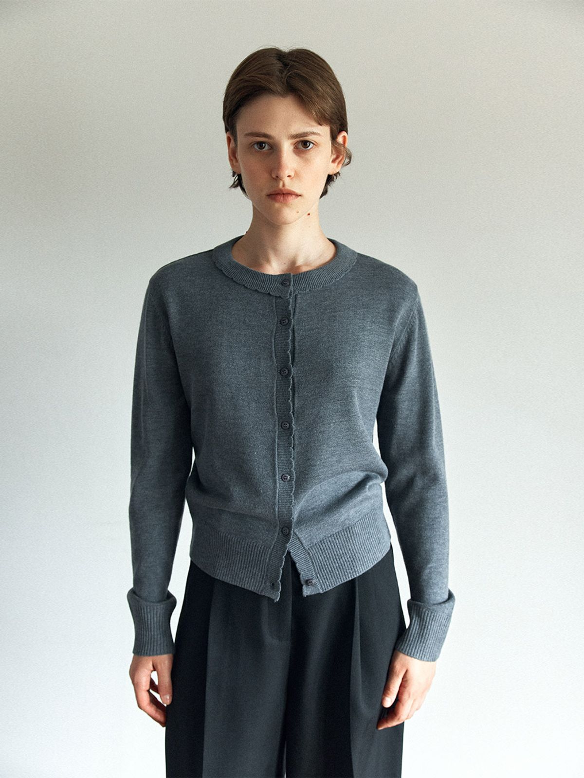 헌치(HUNCH) Scalloped Neck Knit Cardigan (2color)