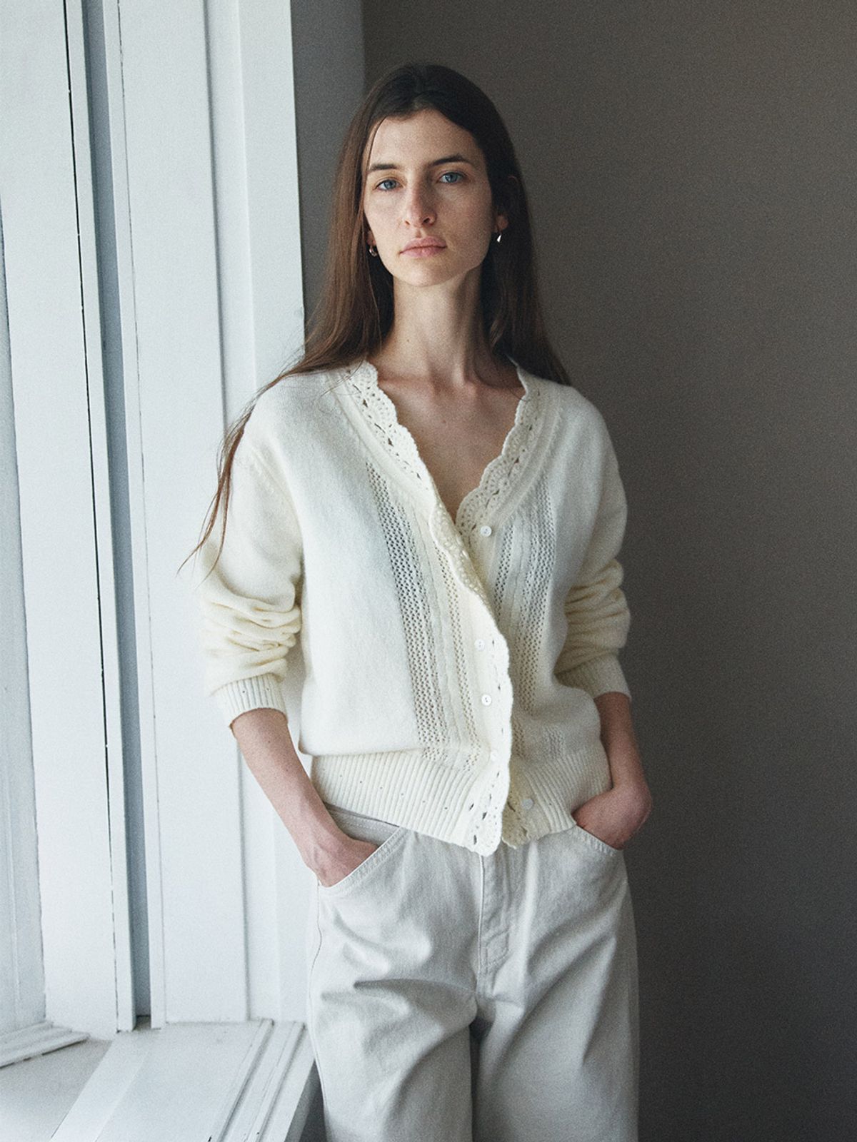 헌치(HUNCH) Scalloped Trim V-Neck Cardigan (2color)