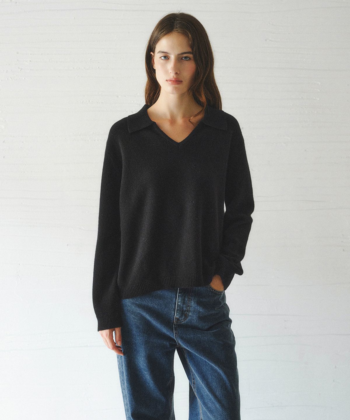 르니나(LENINA) SERIN v-neck collar wool knit_BLACK