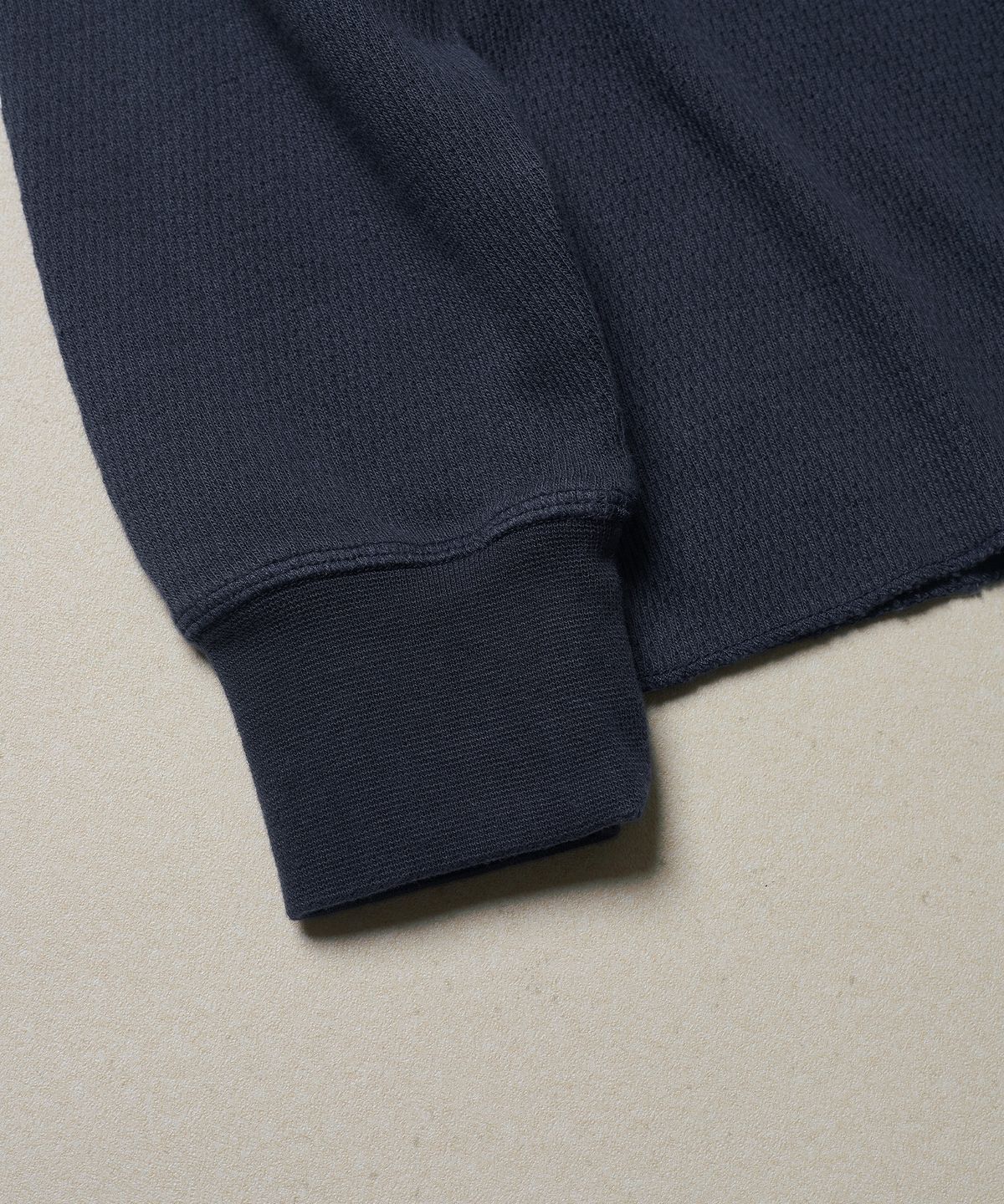 에스파이(ESFAI) WAFFLE HENLEY NECK LS T SHIRT (DARK NAVY)