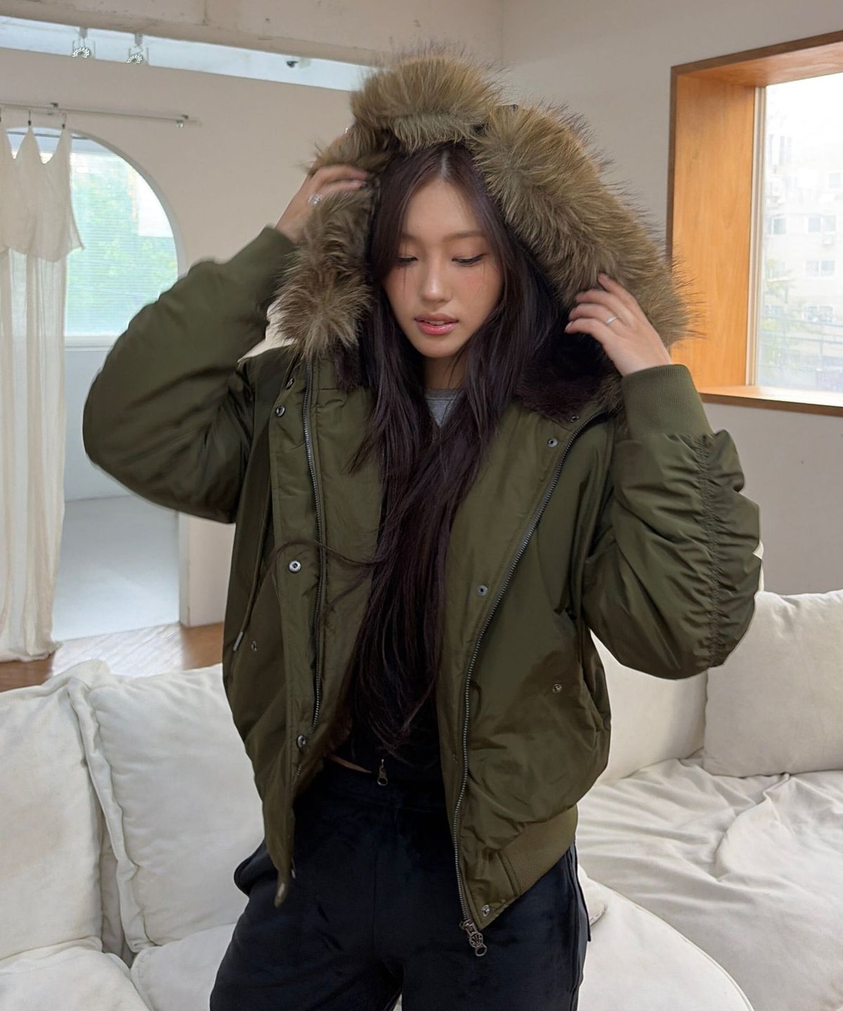 유희(YOUHEE) MA-1 FUR HOOD JUMPER_KHAKI