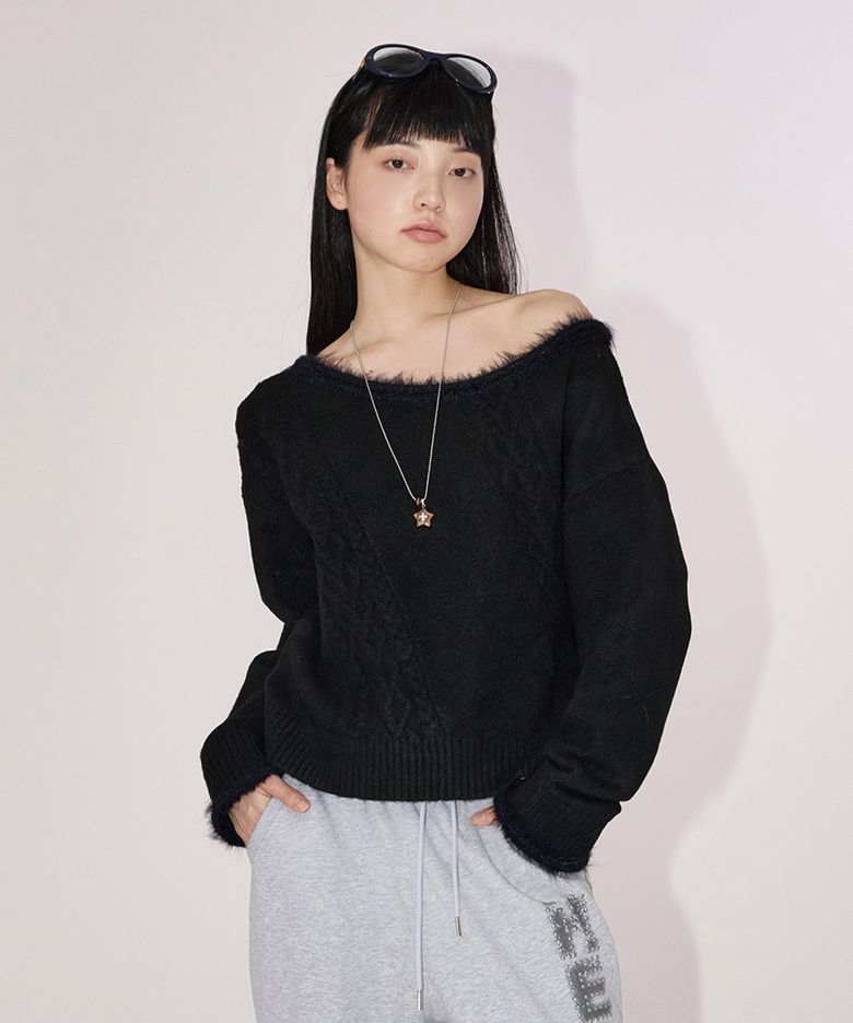 [츄르희 PICK] OFF-SHOULDER FUR TRIMMING CABLE KNIT_BLACK
