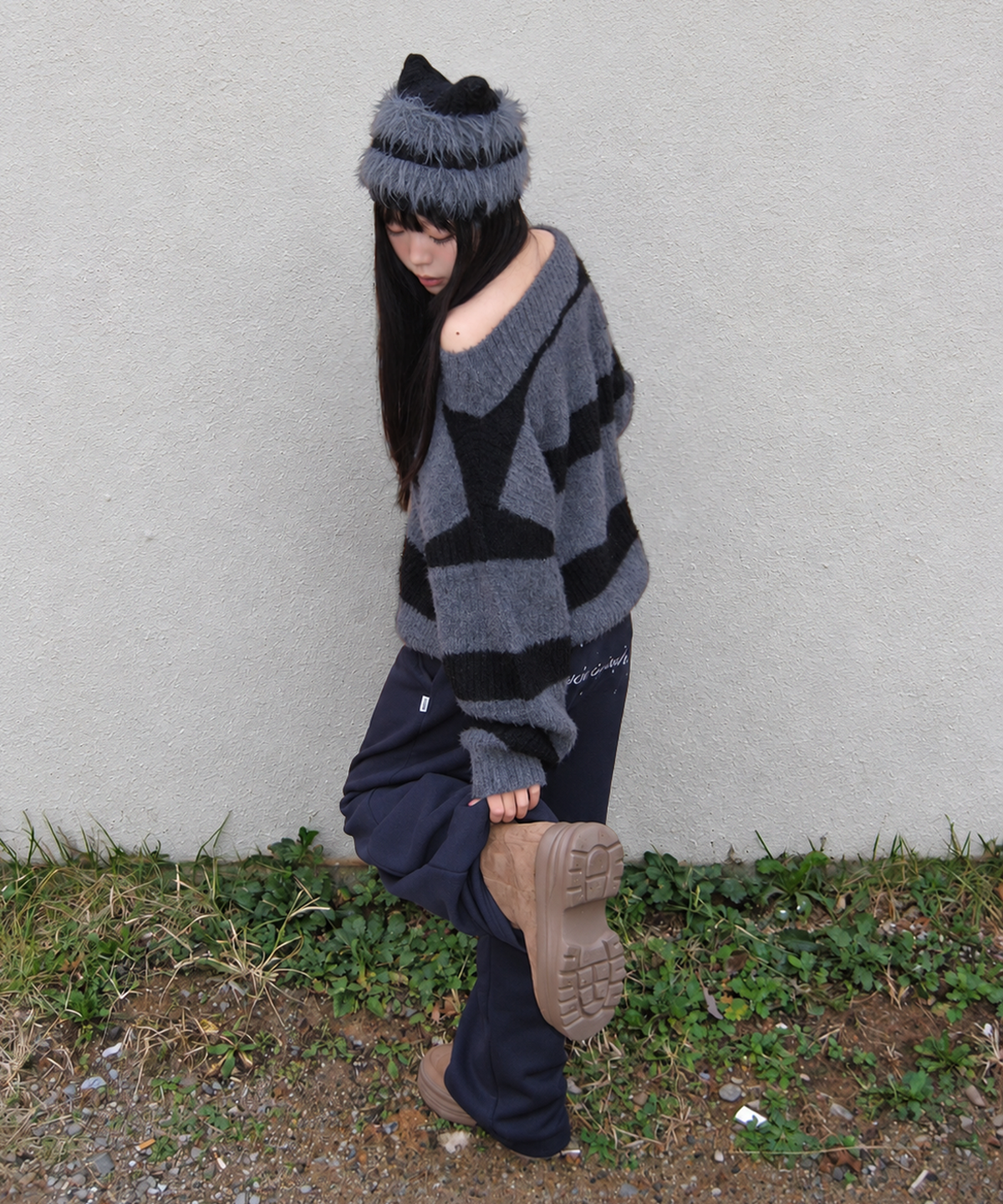 유희(YOUHEE) HAIRY STRIPE LOOSE FIT KNIT_CHARCOAL