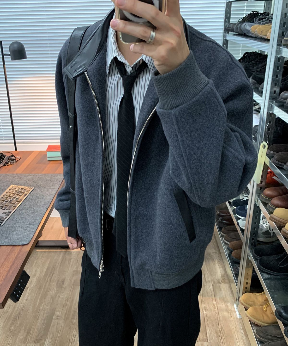 로템버(ROTEMBER) [데일리룸 X 로템버] 레더 트림 울 해링턴 블루종 자켓 [차콜]