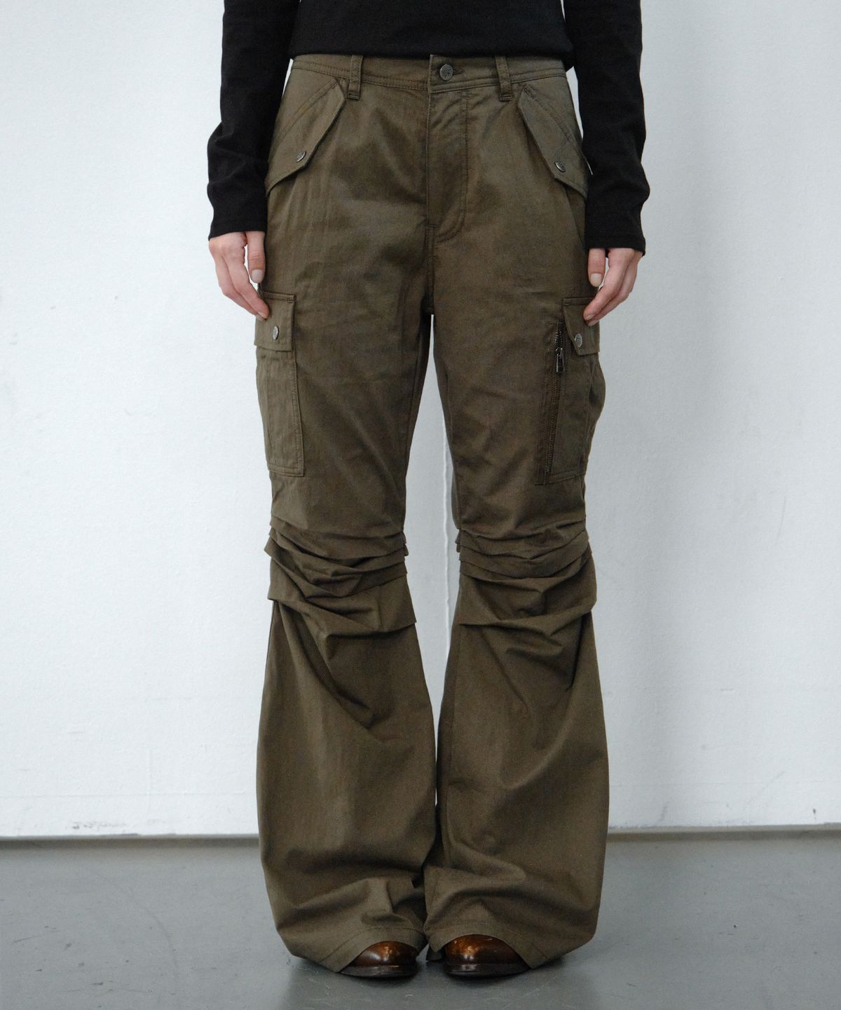 미드나잇 무브(MIDNIGHT MOVE) sh bootcut pants (khaki)