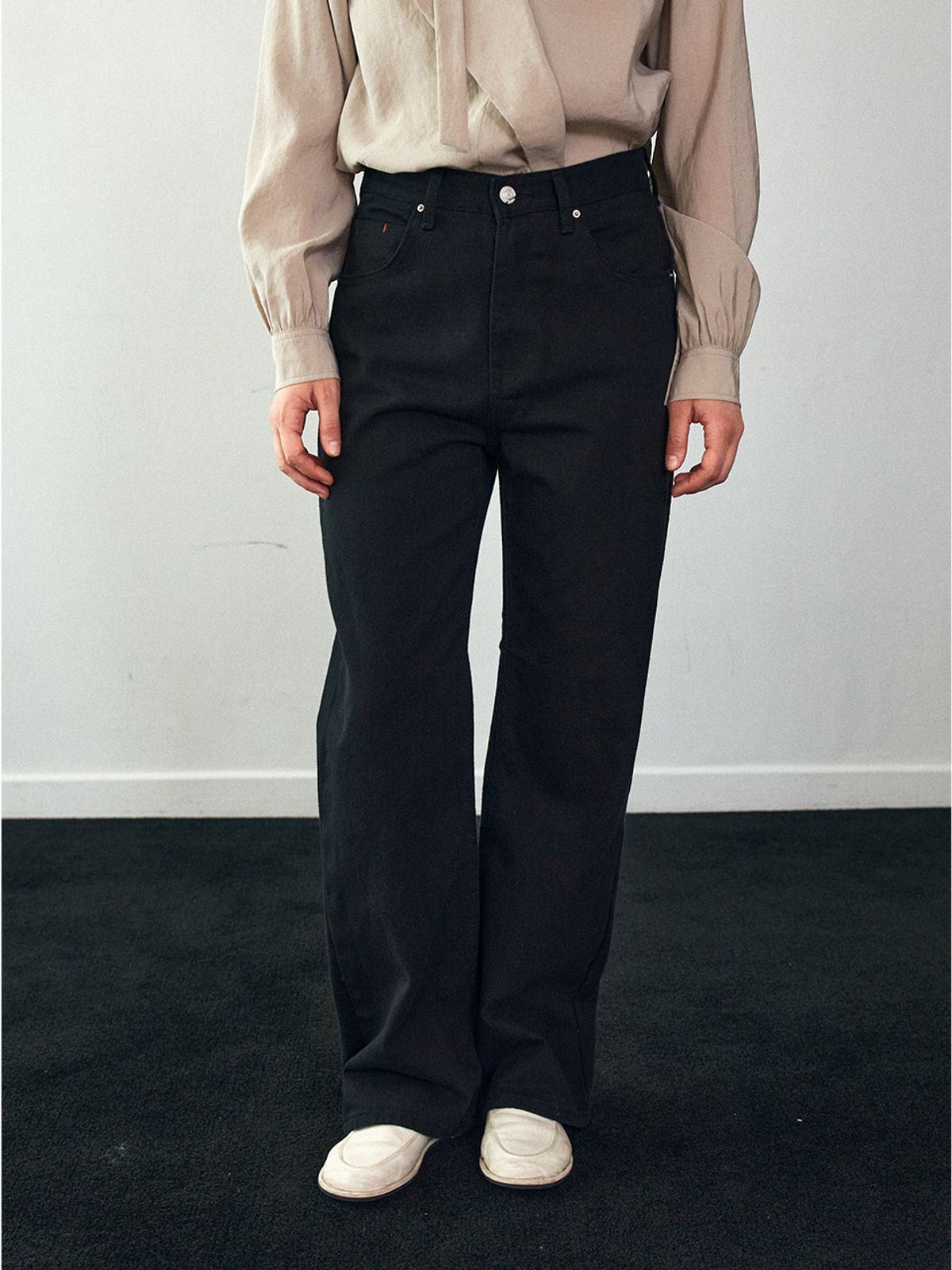헌치(HUNCH) Red Stitch Semi-Wide Cotton Jeans