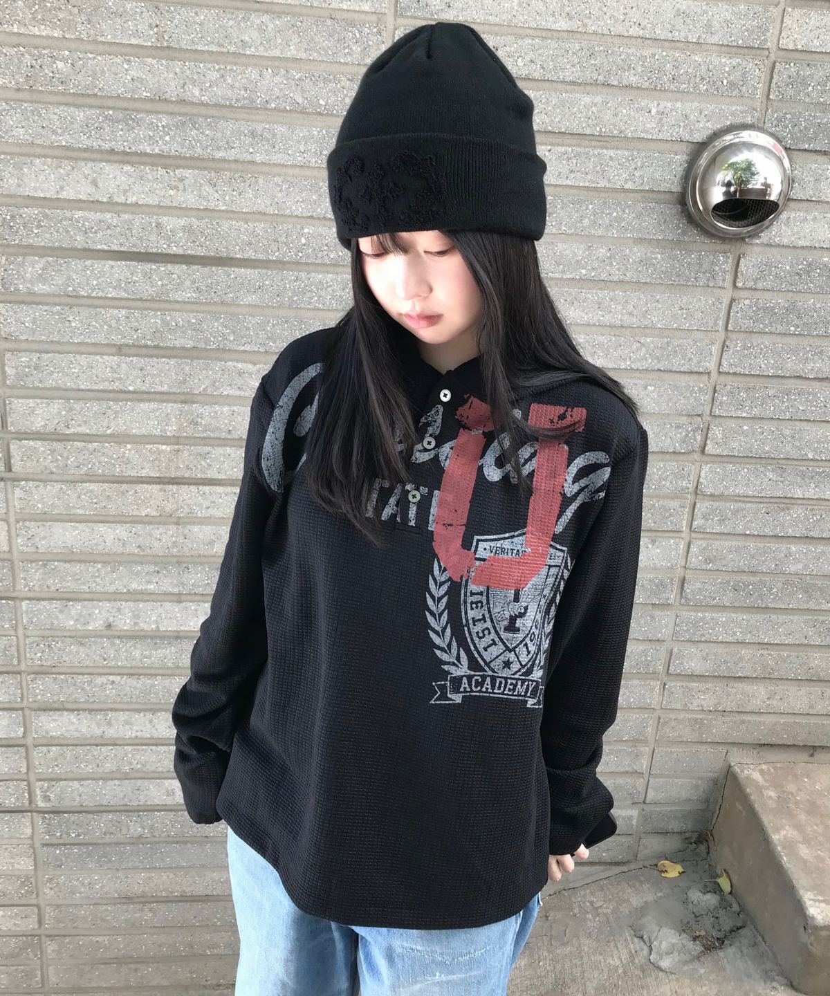 아이돈워너셀(IDWS) Emblem Henley Neck Hoodie Black
