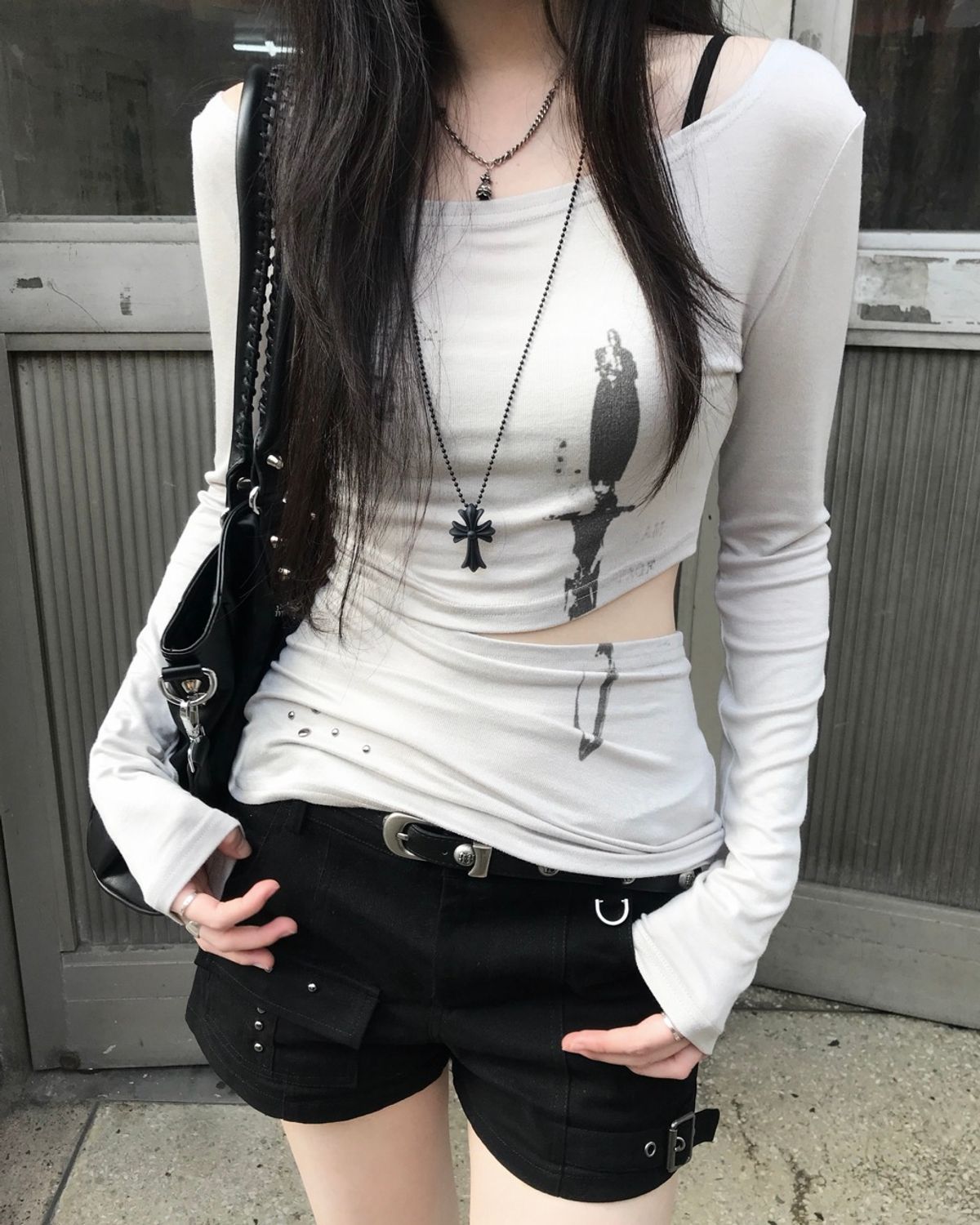 리버뉴스(LIBERALNEWS) DAGGER SLASH FLARED LONG-SLEEVE_ASH GRAY
