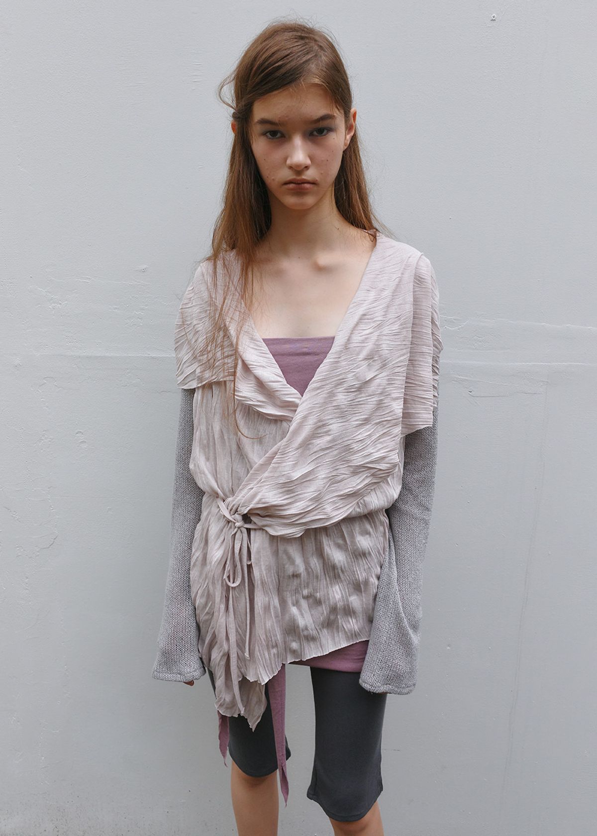 필세(PHILCE) Contrast Wrinkle Wrap Cardigan, Beige