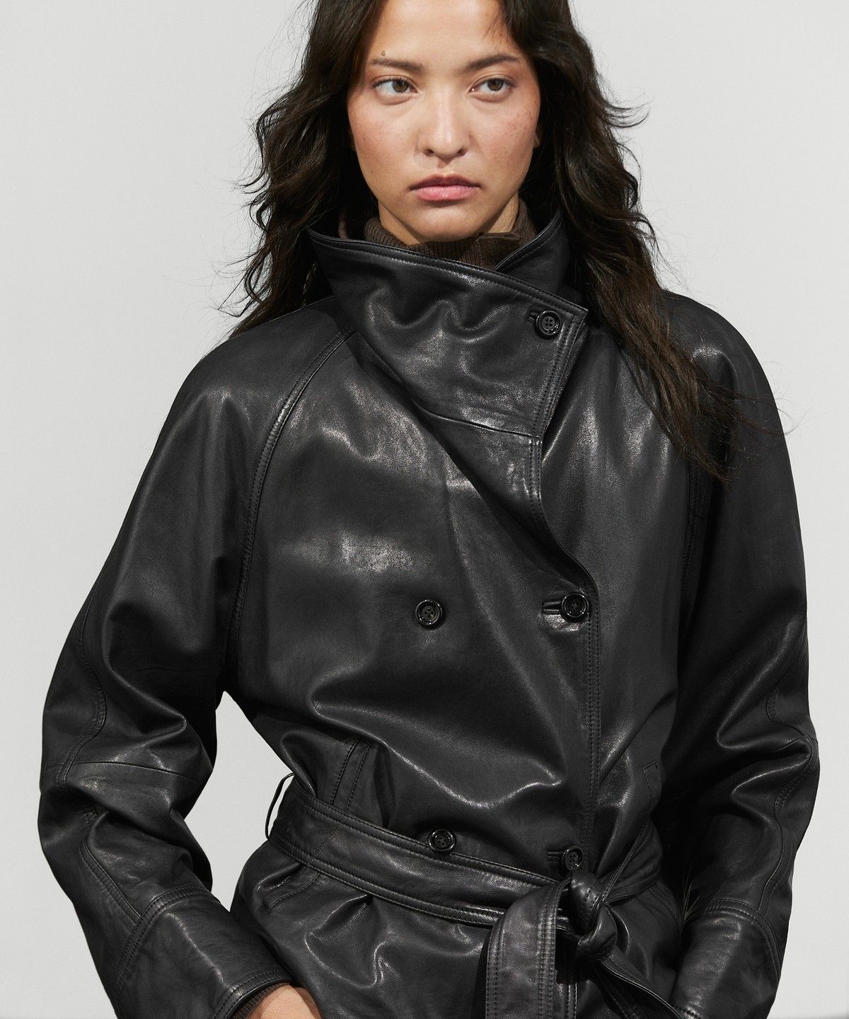 마시모두띠(MASSIMO DUTTI) 터틀넥 가죽 쇼트 트렌치코트