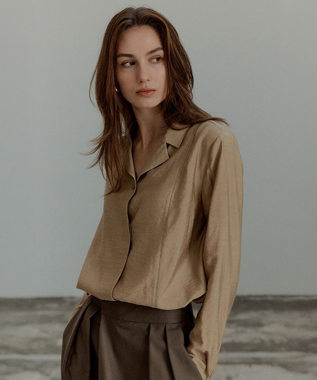 바니스뉴욕(BARNEYS NEWYORK) 26FW 세라 카라 블라우스 베이지