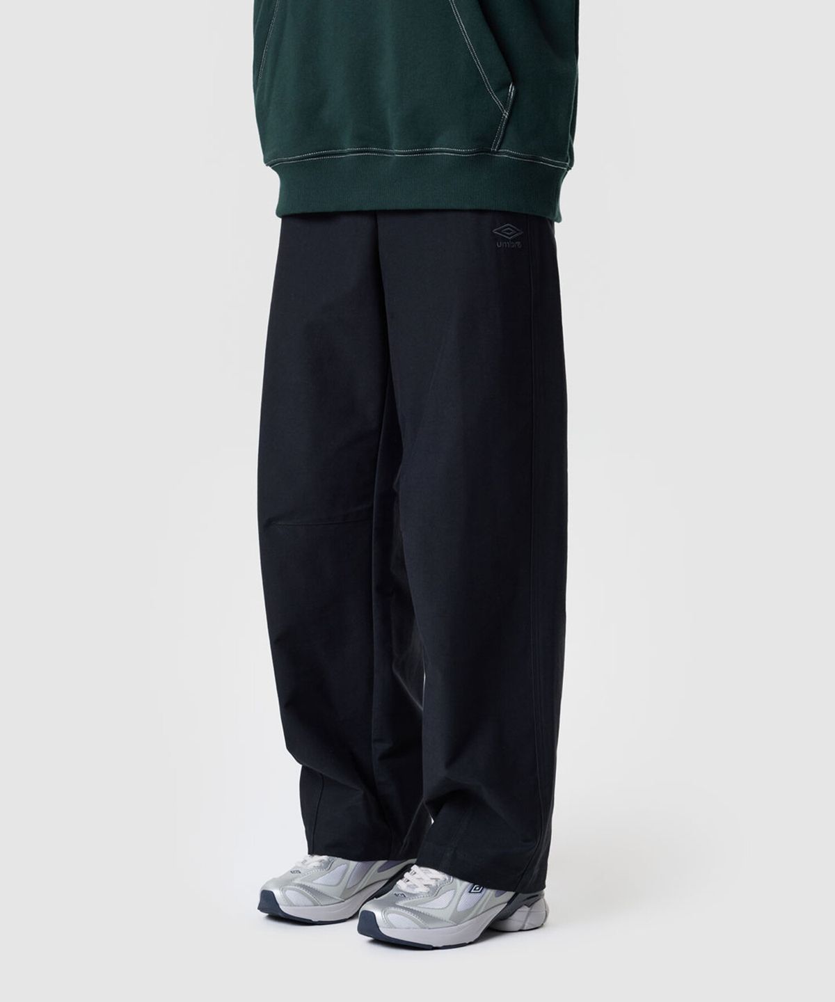 엄브로(UMBRO) 트윌 이중지 커브드 핏 팬츠 블랙 UR313CPT99