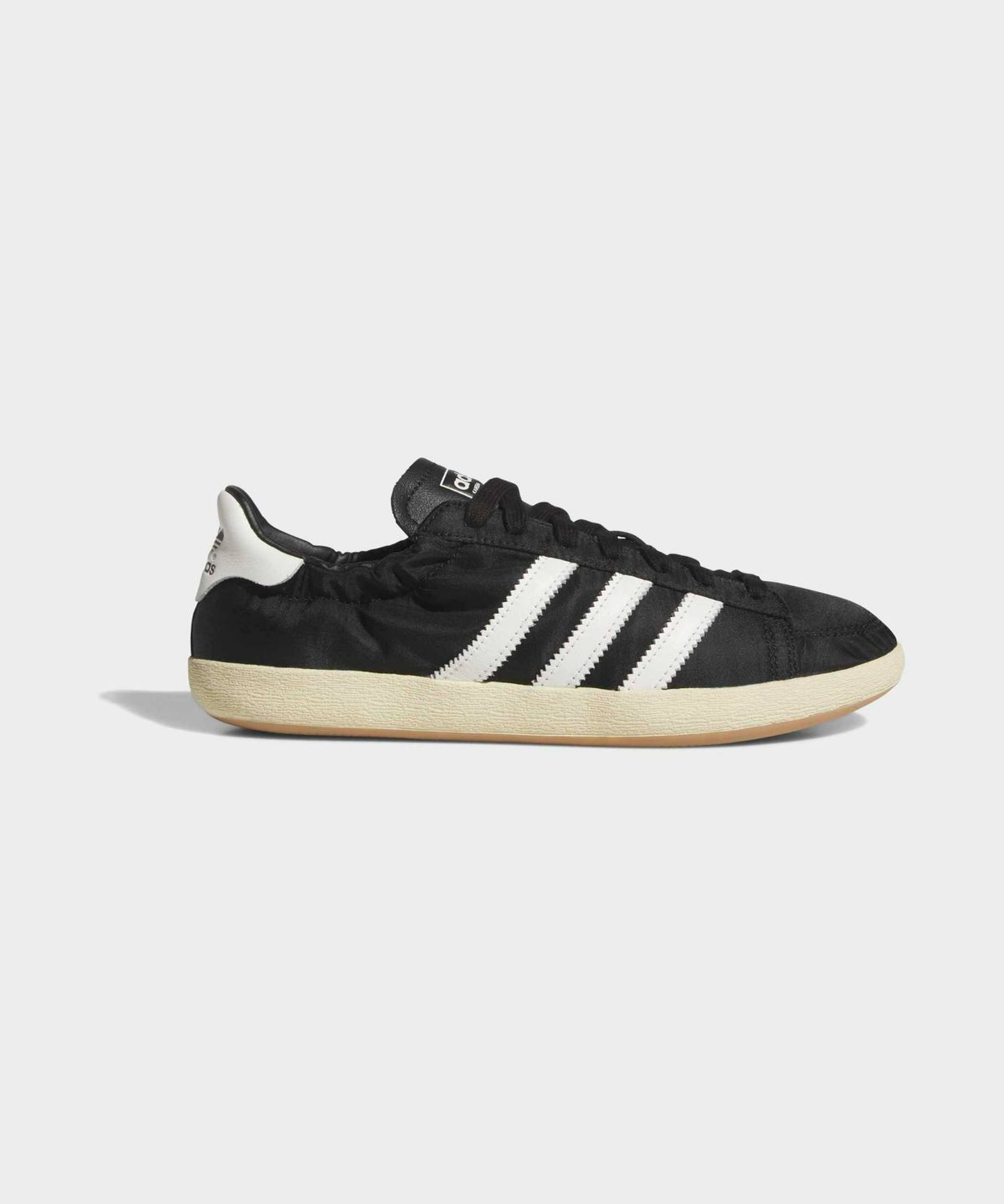 아디다스(ADIDAS) 자바 로우 스크런치 - 블랙:화이트:웜바닐라 / KK3997