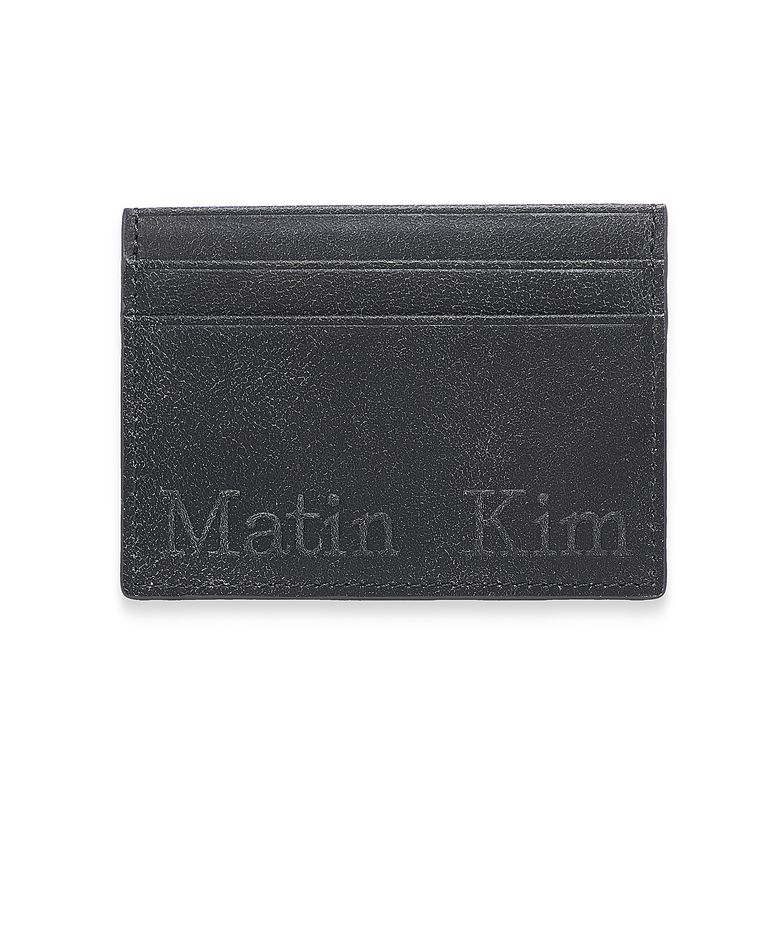 EMBOSSED LOGO CARD WALLET IN DARK BROWN