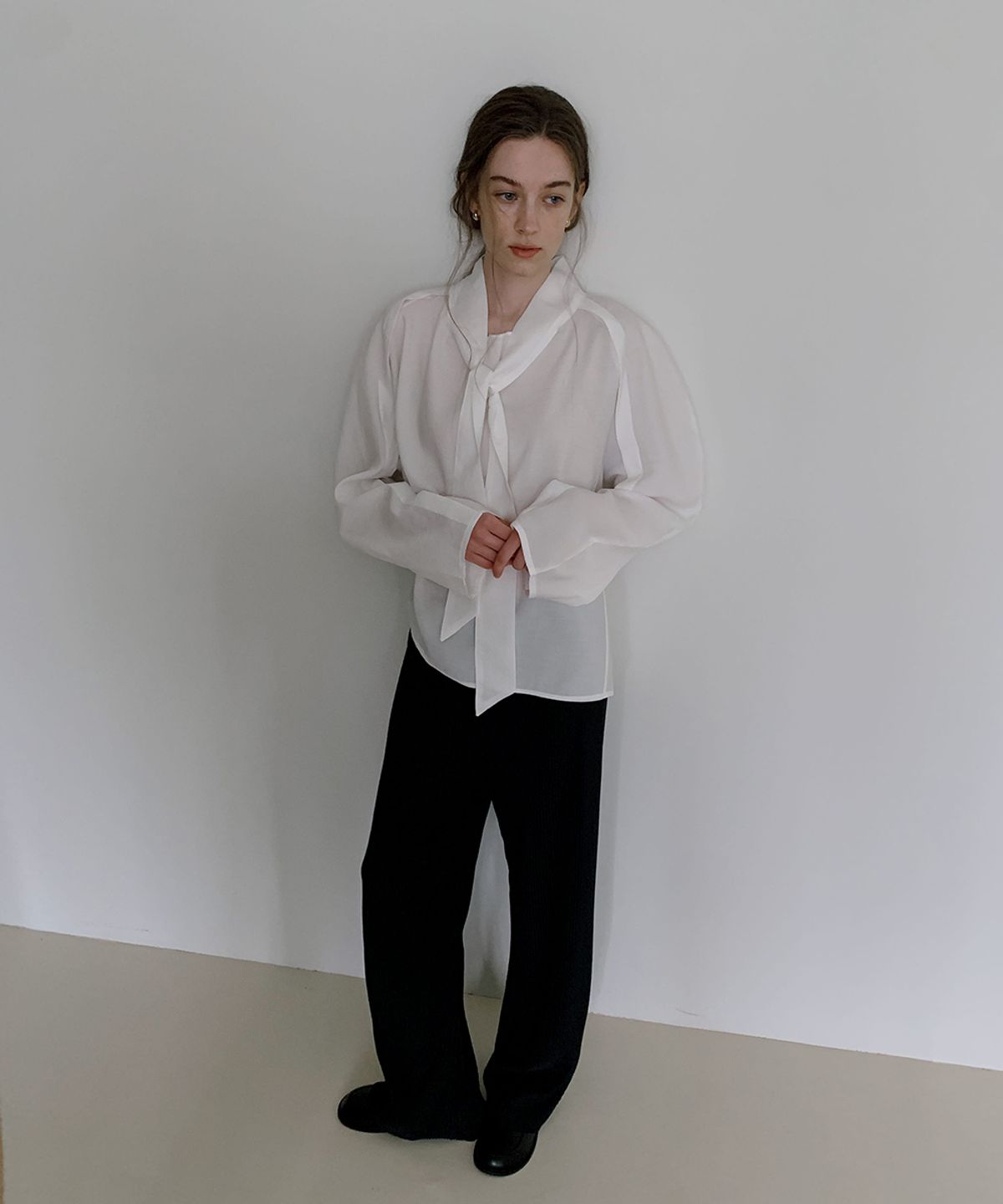 오얼즈(OURLS) Once Tie Blouse(2color)