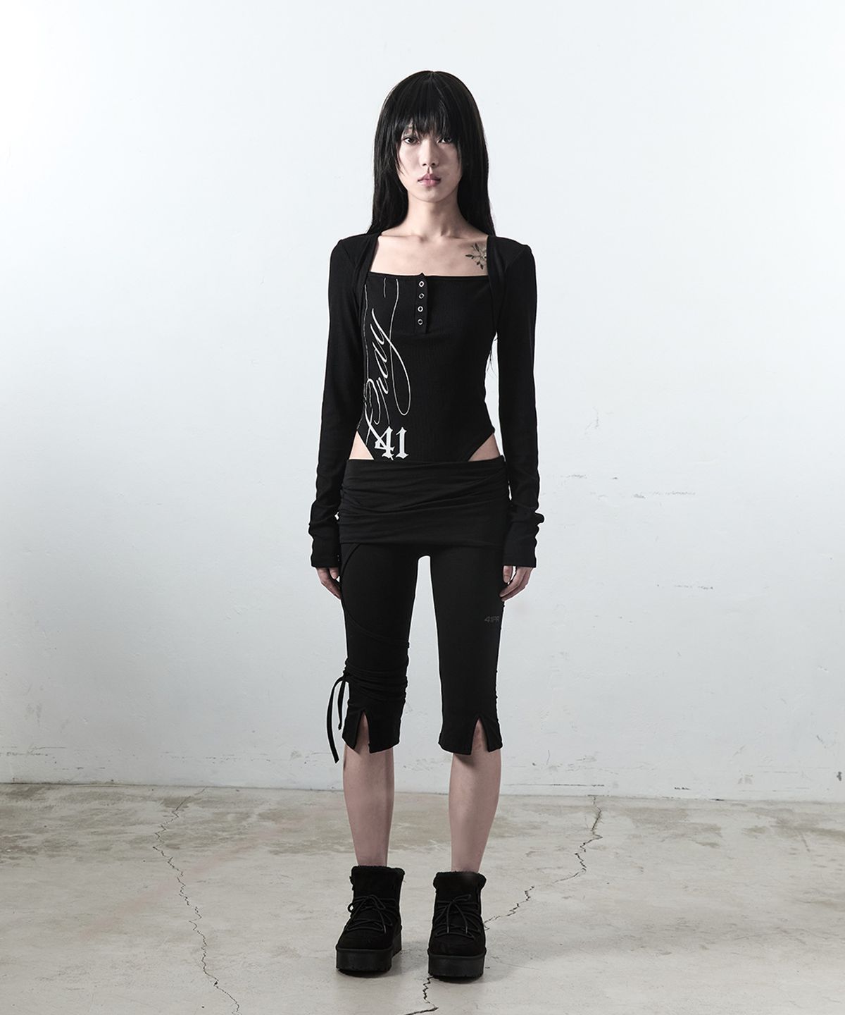 사일프레이(41PRAY) Drawstring Slit Capri Pants / Black