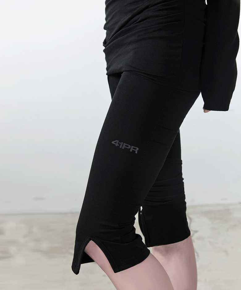 Drawstring Slit Capri Pants / Black