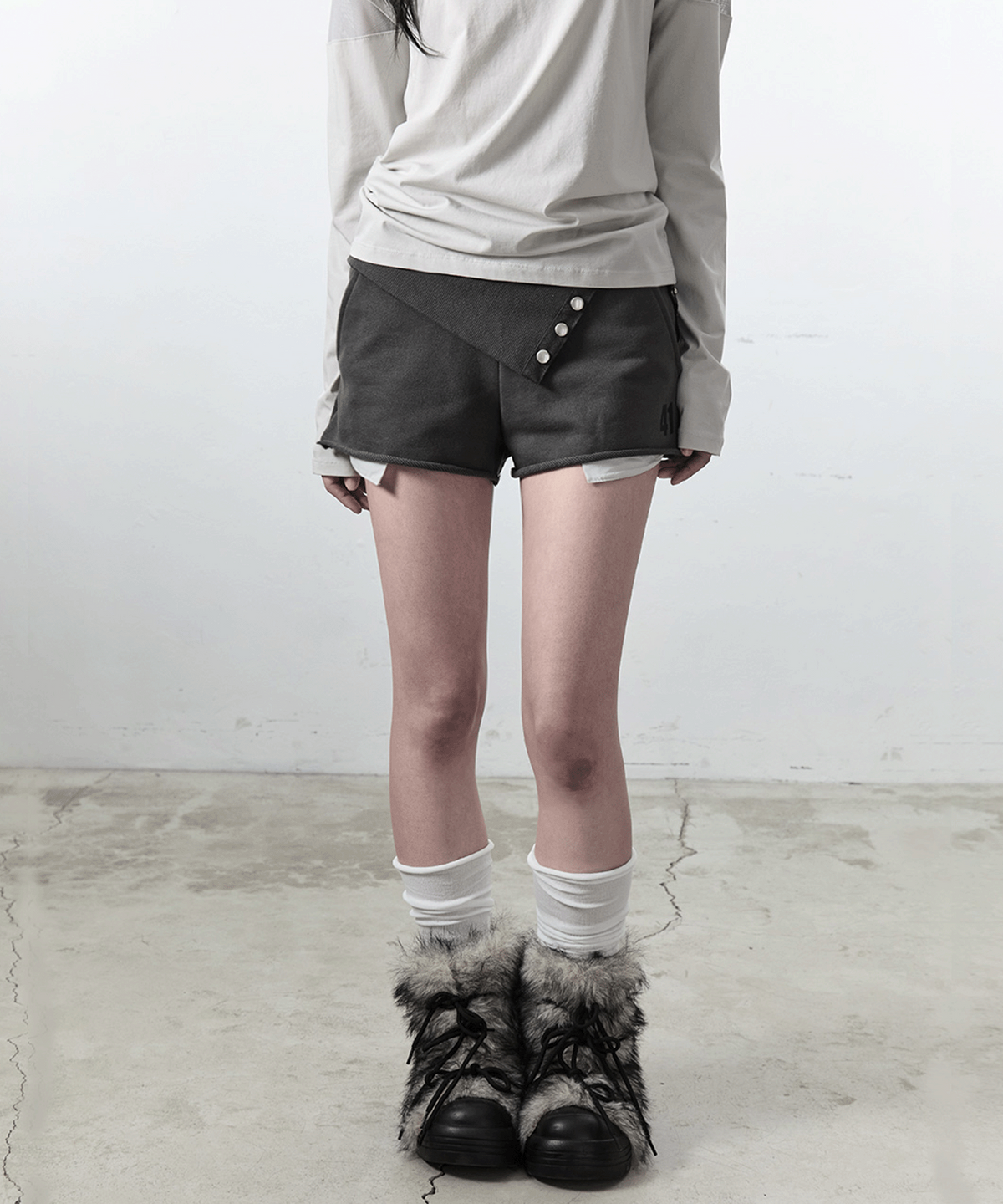 사일프레이(41PRAY) Folded Snap Shorts / Charcoal