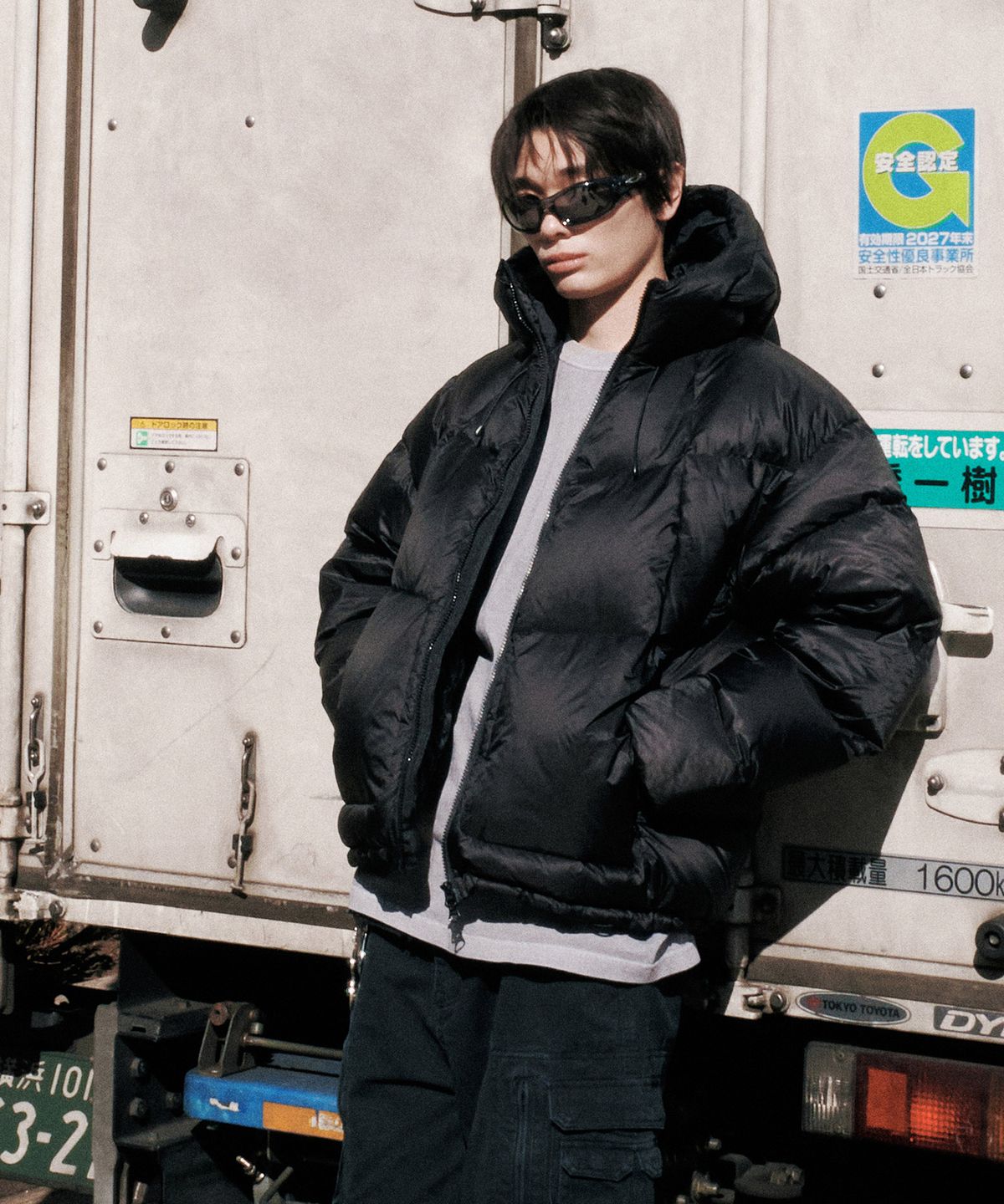 노매뉴얼(NOMANUAL) SLANT CROP HOODED DUCK DOWN - BLACK