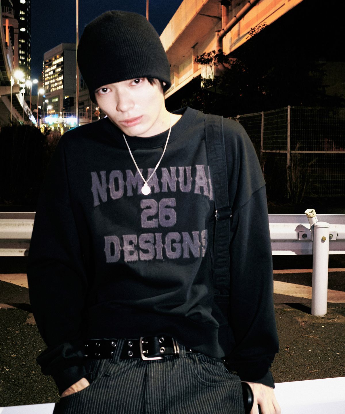 노매뉴얼(NOMANUAL) N.D.A CROP SWEATSHIRT - BLACK