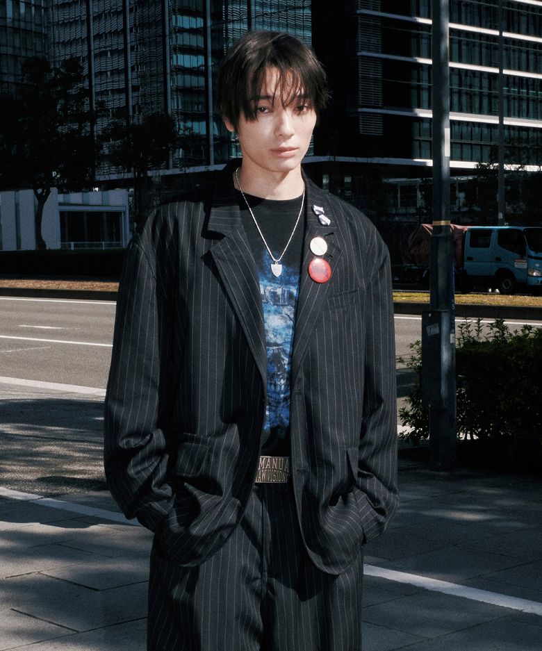 TWO BUTTON BLAZER - BLACK STRIPE