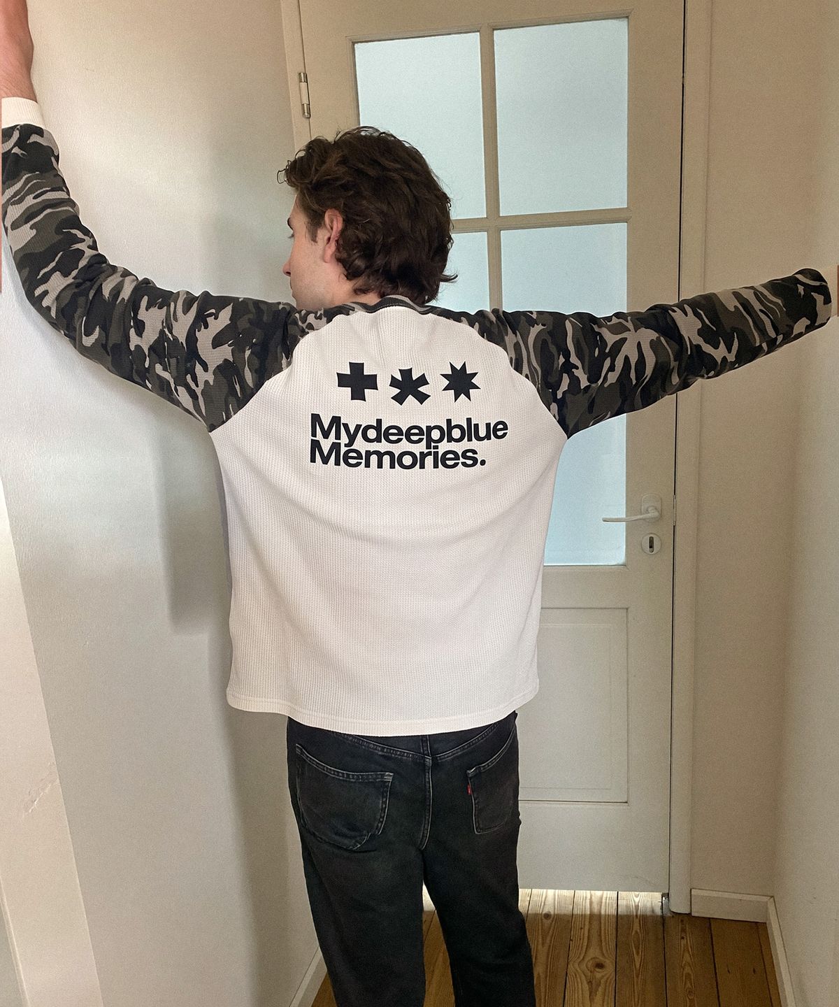 마이딥블루메모리즈(MY DEEP BLUE MEMORIES) MM LOGO WAFFLE RAGLAN TEE (BEIGE)