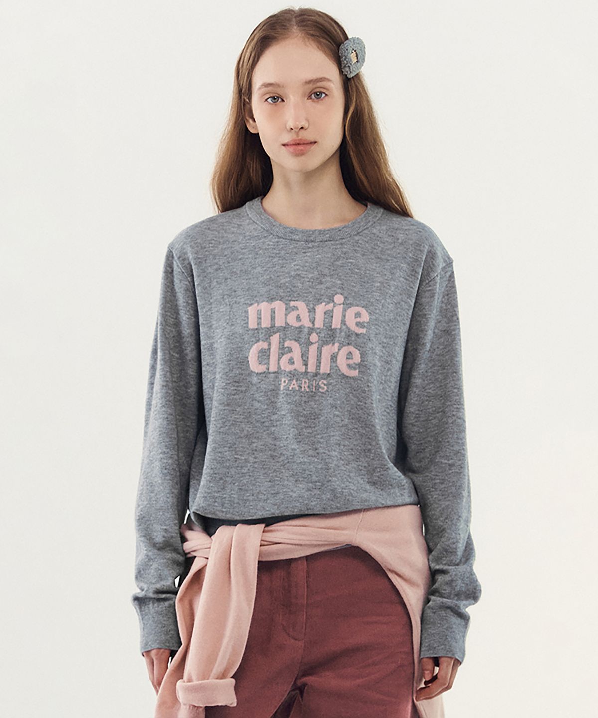 마리끌레르(MARIE CLAIRE) 에센셜 로고 자카드 울 라운드 니트(MAGCKN07MMG)
