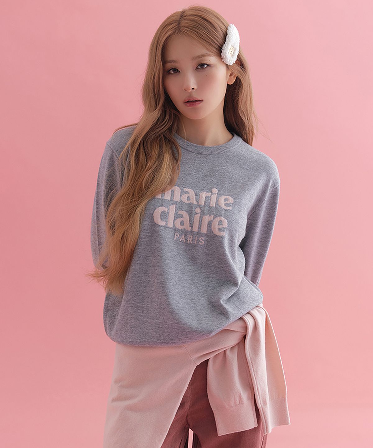마리끌레르(MARIE CLAIRE) 에센셜 로고 자카드 울 라운드 니트(MAGCKN07MMG)
