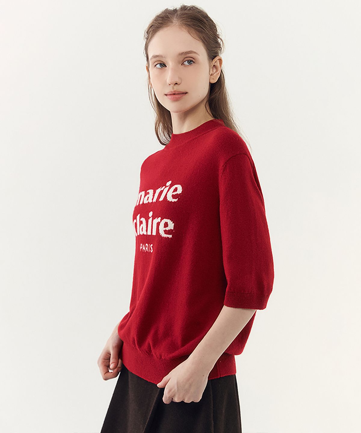 마리끌레르(MARIE CLAIRE) 에센셜 로고 캐시미어 울 반팔 니트(MAGDKN14MRD)