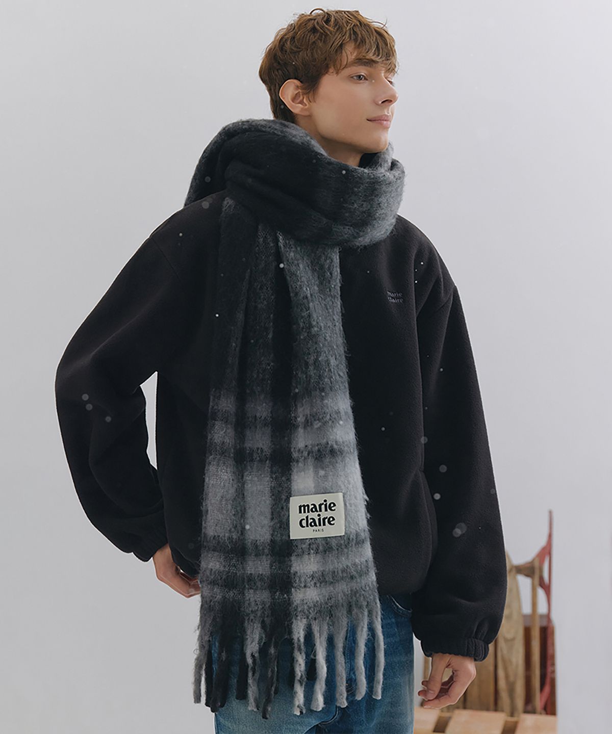 마리끌레르(MARIE CLAIRE) 배색체크 브러쉬 니트 머플러(MAGDSC03MBK)