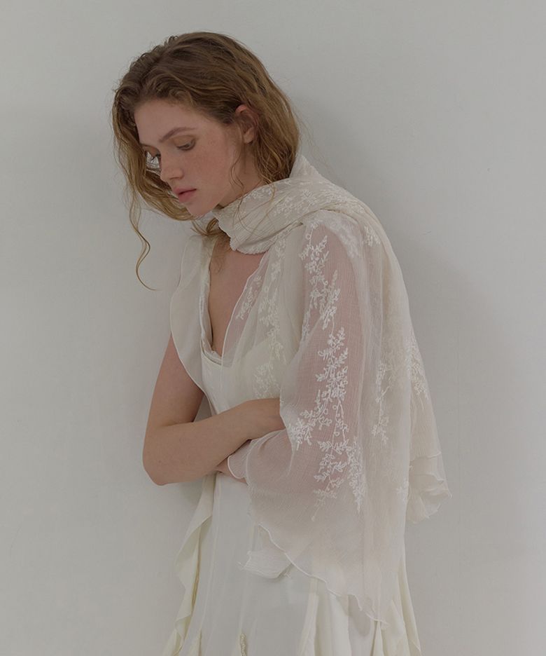 EMBROIDERED LACE SCARF (IVORY)