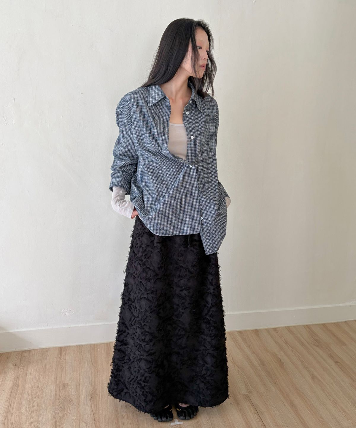 포에브(POEV) Flower Textured Long Skirt - Black