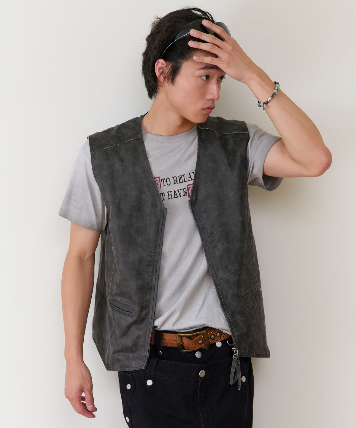 더바이닐하우스(THEVINYLHOUSE) FADED LEATHER VEST JACKET BLACK