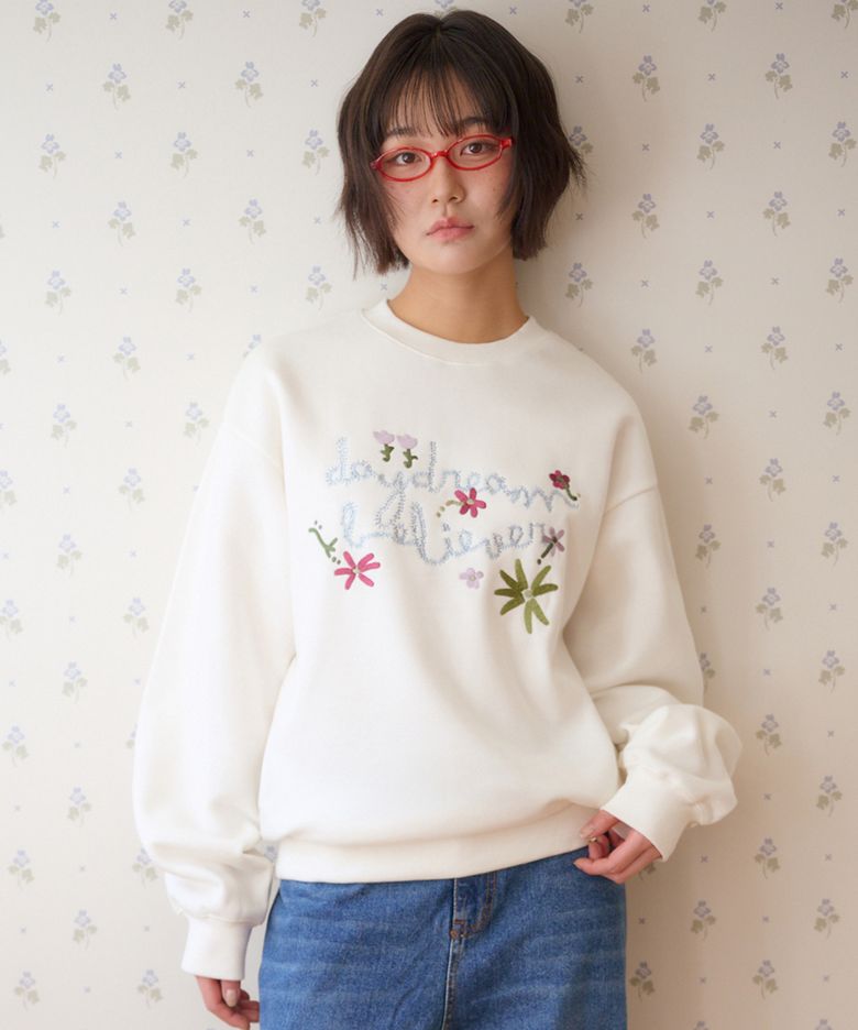 Daydream Believer 자수 맨투맨 티셔츠 AMM1413 (아이보리)